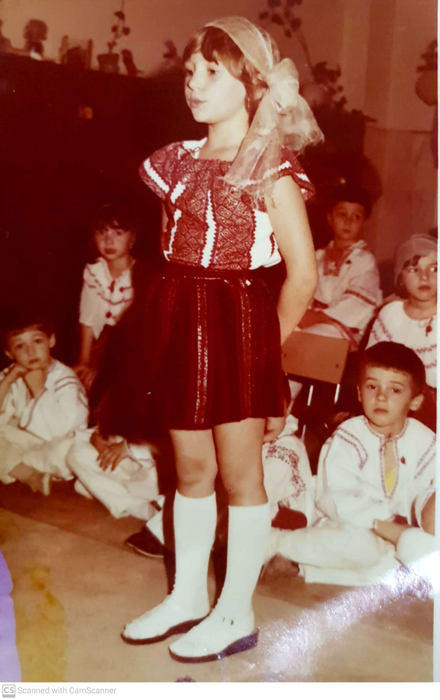 Diana Șoșoacă, în copilărie. Foto: femeide10.ro
