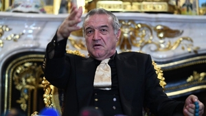 Gigi Becali tună și fulgeră, după ce încă un fotbalist de la FCSB a fost testat pozitiv. Pe cine dă vina patronul roș-albaștrilor, pentru situația critică în care se află clubul