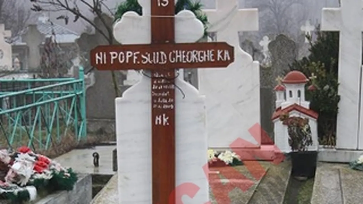 Opt morminte profanate la Costesti-Arges