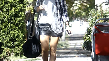 Silueta subtire cu eforturi se tine! Vezi ce face Alina Crisan pentru a arata impecabil