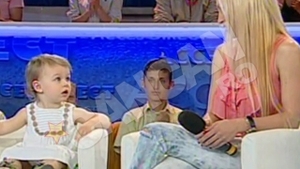 VIDEO Sfaturi de mama! Andreea Spatar catre fiica sa de doi ani: "Mami nu ridica fusta acum! Poti sa faci asta mai tarziu!"