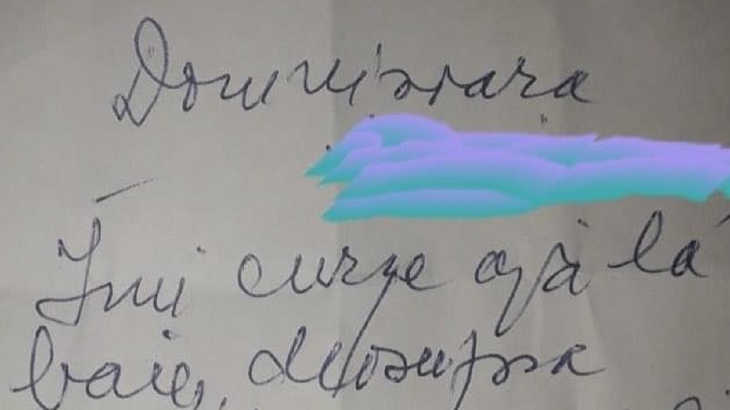 Ce mesaj i-a scris un bărbat din Bacău, vecinei sale, pe o foaie. Tânăra a găsit-o lipită de ușa apartamentului: „A ținut să mă acuze”