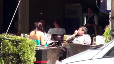Spectaculos!Milionarul Nicorescu isi roade unghiile si scuipa in fata celor doua dame pe care le-a scos la un cico in Dorobanti!