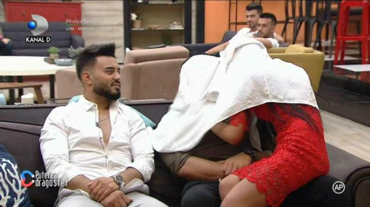 Scene fierbinți la Puterea Dragostei! Bianca a făcut striptease pentru băieții din casă