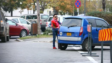 Manelistul Ionut Cercel este mare cuceritor! La 16 ani conduce si cucereste fetele din tot orasul cu trandafiri rosii