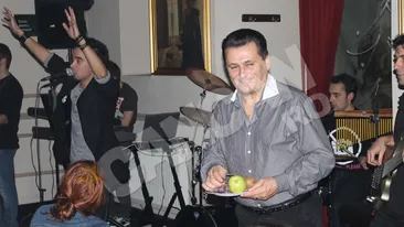 Dragomir Max a facut show pentru echipa Dansez pentru tine! Nea Marin a dansat si baut sprit pana dimineata