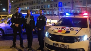 Trei polițiști din Capitală au avut parte de surpriza vieții lor! S-au oprit lângă două mașini parcate și...