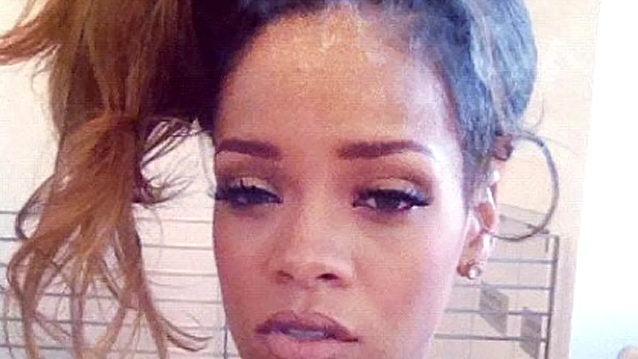 Rihanna şi-a înnebunit admiratorii! Uite imaginile provocatoare prin care şi-a năucit fanii! Îţi place cum arată?