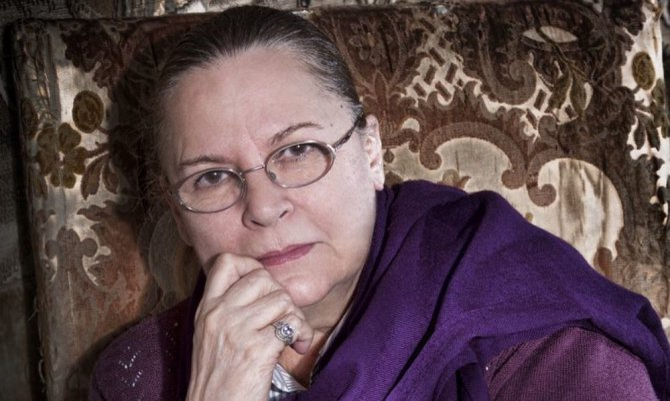 Momente emoționante la căpătâiul actriței Ilinca Tomoroveanu. Aplauze în fața Teatrului Național