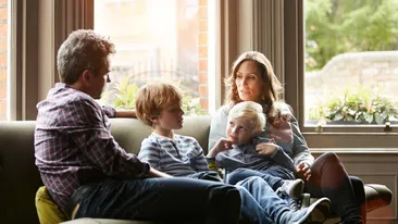 Este oficial! Părinții pot sta acasă, cu copiii, cât timp școlile sunt închise din cauza coronavirusului