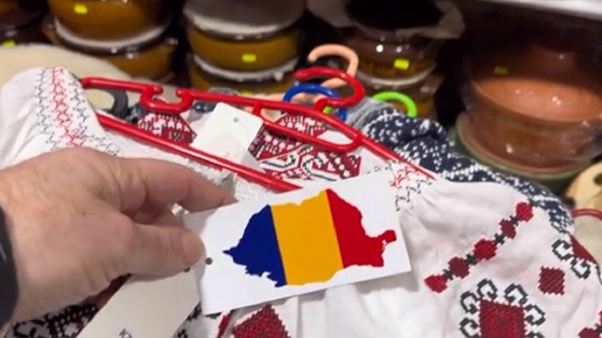 Ie românească fabricată în China, de vânzare de Sărbători în piețe. „Sunt din Mărginimea Beijingului”