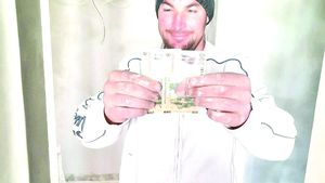 Povestea lui Viorel, omul străzii din Huși. Cum a ajuns să lucreze în construcții și să aibă un loc unde să doarmă?
