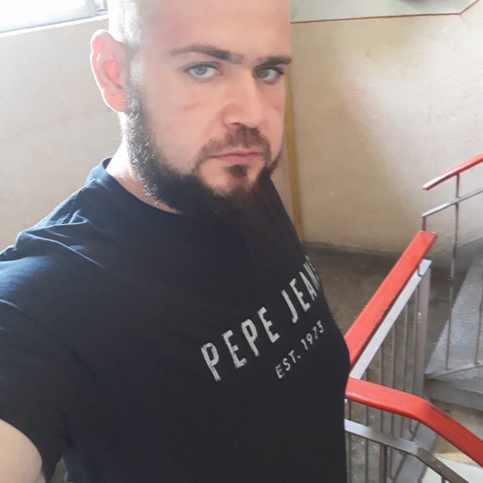 S-a aflat cauza morții lui Mihai, românul de 39 de ani care era șofer de TIR în Italia. Soția e devastată: „Am vorbit toată dimineața și erai bine”