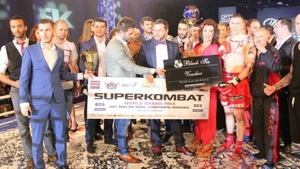 GEST MINUNAT facut de un luptator Superkombat dupa ce a dat KO-ul serii la Mamaia! Toti din sala au fost impresionati