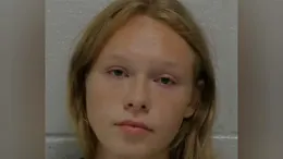 O adolescentă a sunat la poliție după ce sora sa de 6 ani i-a cerut ajutorul. De necrezut ce au găsit polițiștii în casă, când au ajuns
