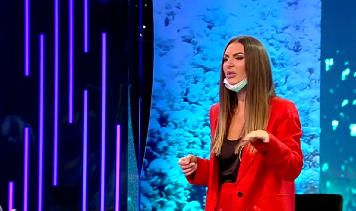 Dan Capatos, cu mască chirurgicală pe față în platoul de la “Xtra Night Show”! Ce a pățit prezentatorul TV