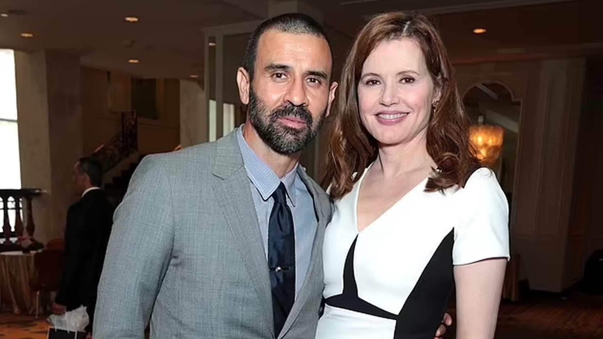 După cinci ani de la despărțire, procesul de divorț dintre actrița Geena Davis și Dr. Reza Jarrahy a ajuns la final