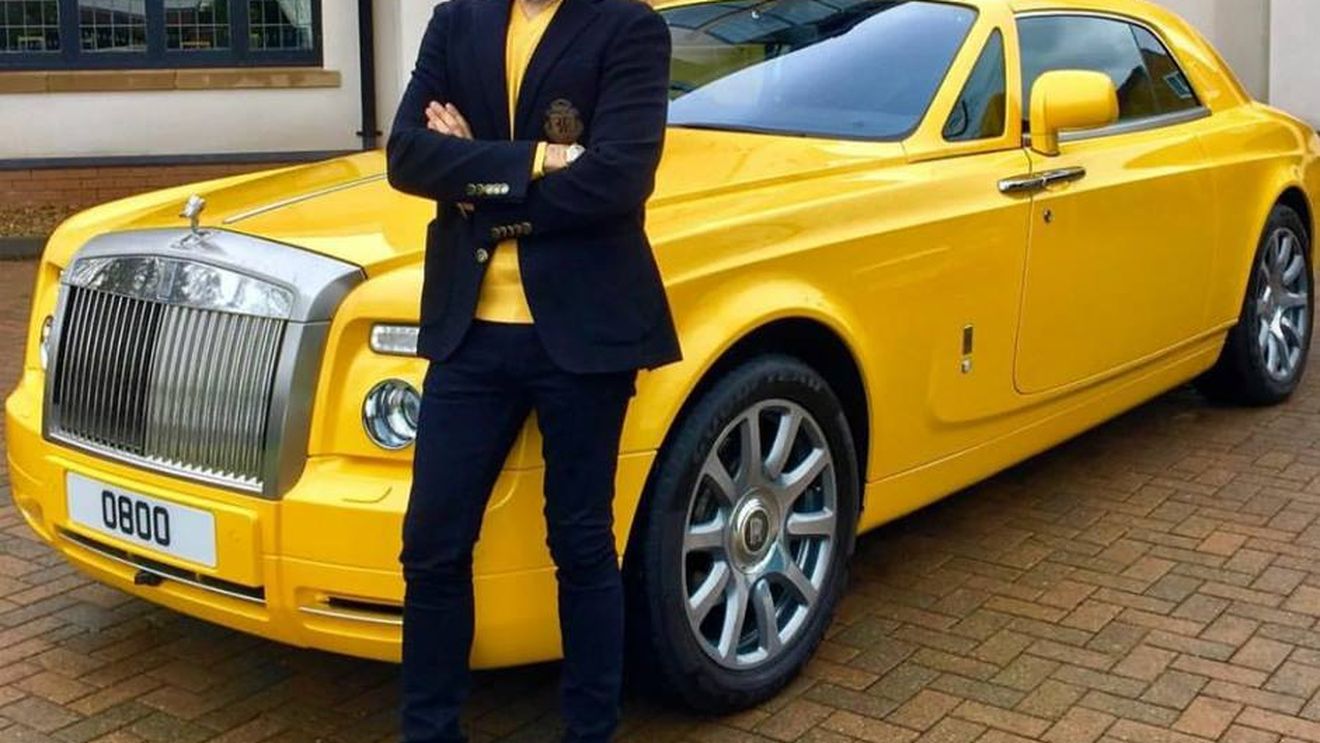 Un bărbat a intrat în bancă și a cerut un împrumut de 5.000 de lire, oferind drept garanție un Rolls Royce de un sfert de milion! Bancherii au rămas șocați când au aflat cine era