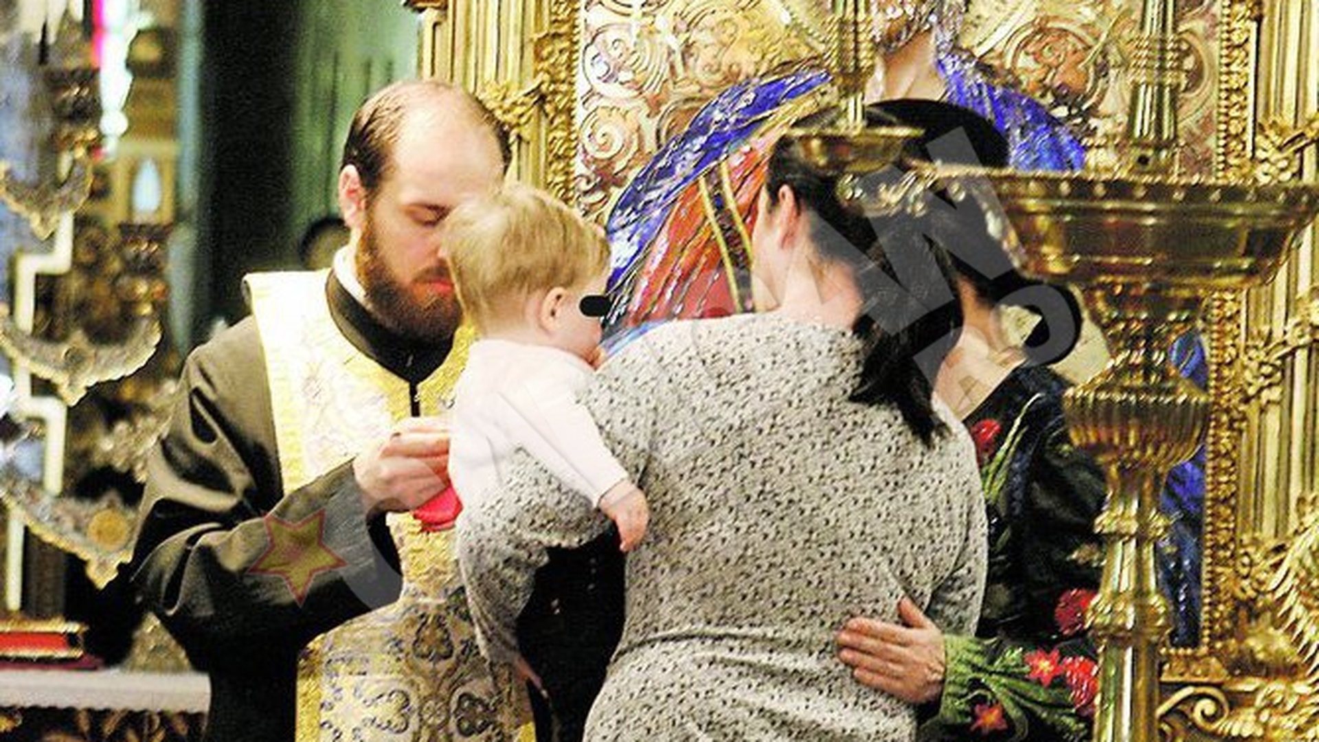 Printesa Lia a mers cu baiatul la Patriarhie! L-a dus la prima impartasanie