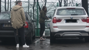 VIDEO Fiica lui Liviu Dragnea, Alexandra, are nevoie de indicatii... la parcare! VEZI cine o ajuta sa manevreze masina!