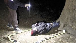 Terifiant! A stat mort in streang o zi intreaga, dar n-a fost observat pana nu i-a sunat mobilul din buzunar! (Atentie, imagini socante!)