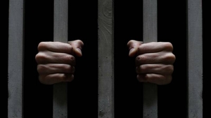 O asistentă maternală va face 12 ani de închisoare după ce şi-a torturat copiii