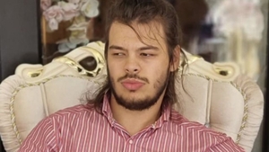 Carol, tânărul de 23 de ani care ne dă tuturor o lecție de viață. A terminat Dreptul cu nota 10, deși nu-și poate folosi mâinile și picioarele