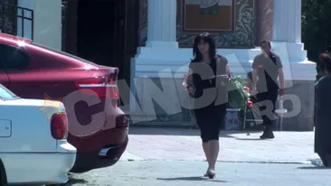 VIDEO Gigi nu ar fi lasat niciodata sa se intample asta! Sotia lui Becali atacata in fata bisericii!
