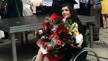 Povestea emoţionantă a Andreei, tânăra în scaun cu rotile care a învins sistemul şi prejudecăţile celor din jur şi şi-a îndeplinit visul! A devenit medic şi acum...