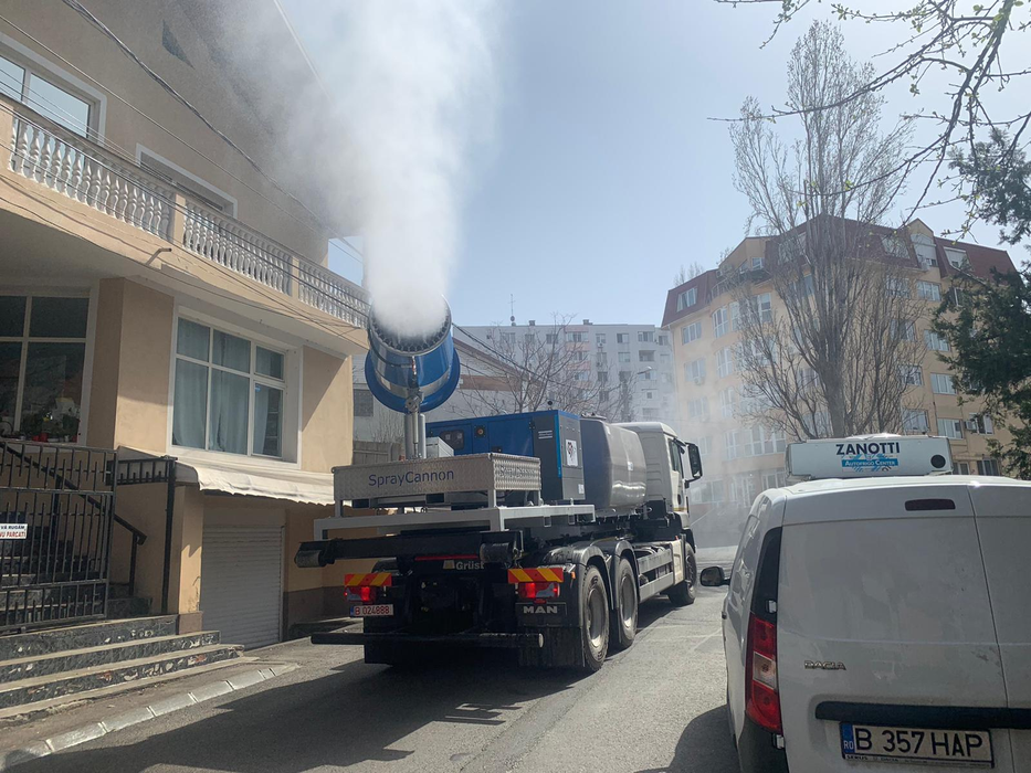 Ultima oră. În Sectorul 3 al Capitalei a început dezinfecția comunitară împotriva coronavirusului | GALERIE FOTO