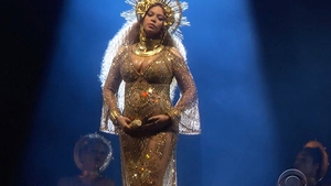 Mama lui Beyonce arată senzaţional la 63 de ani! Tina Knowles s-a pozat cu fiica ei gravidă şi a dat-o de gol: ce sex vor avea gemenii celebrei cântăreţe!