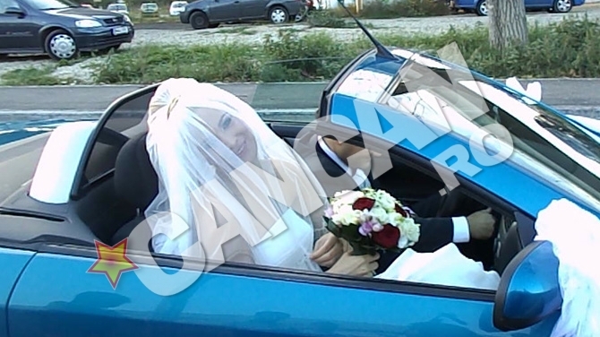 Prima imagine cu Lora mireasa! Pazita de 15 gorile de la masina pana la altar