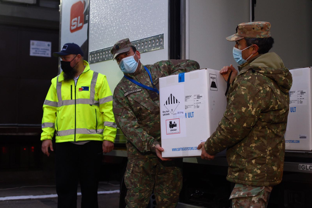 Primele doze de vaccin anti-COVID au ajuns la Institutul Cantacuzino. FOTO
