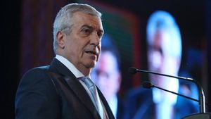 Călin Popescu Tăriceanu, despre o guvernare cu PMP : "Nu mi se pare normal să avem prezenți turnătorii Securității!"