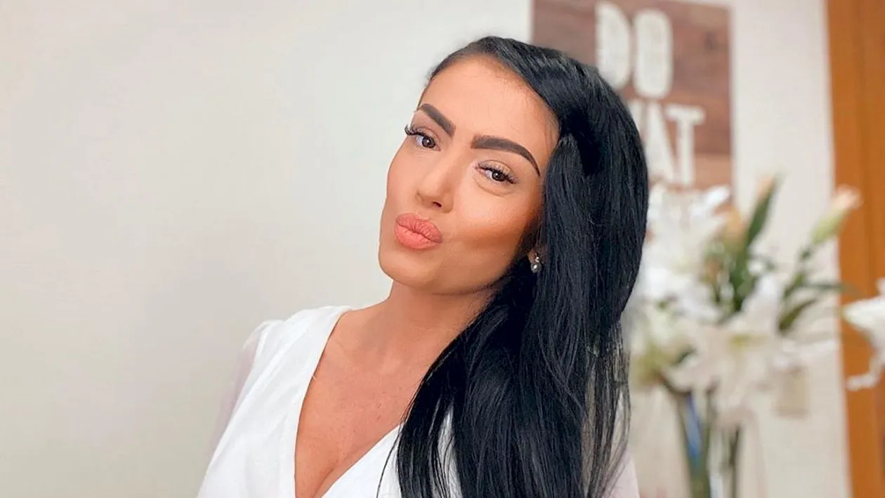 Fierbe internetul! Andreea Mantea, însărcinată pentru a doua oară?