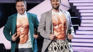 SMILEY îl învaţă pe PAVEL BARTOŞ să danseze breakdance! Mişcările speciale făcute de cei doi
