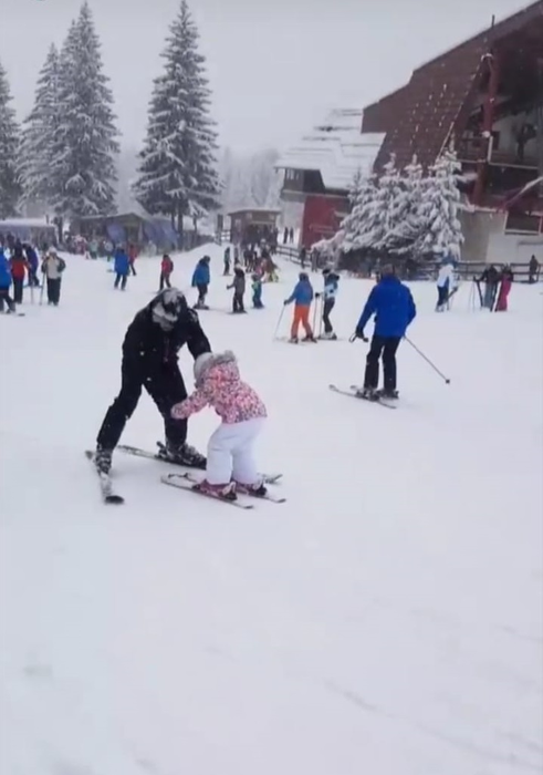 Cum a apărut Oana Roman pe pârtie, la Poiana Brașov