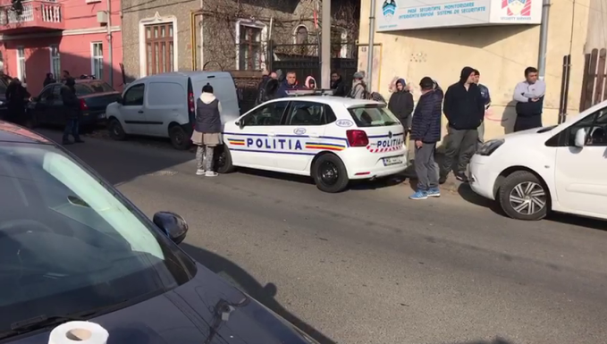 Polițiștii au fost anunțați despre cadavrul găsit în molozul dintr-un camion