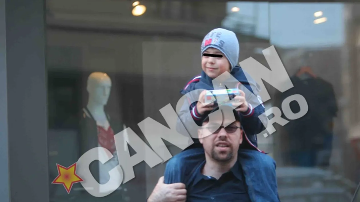 1-Q Sapro este un tata model! Uite cat de grijuliu este cu baietelul lui!