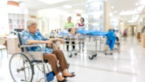O infirmieră din Slatina, agresată de o pacientă de 63 de ani. Femeia a încercat să plece din spital
