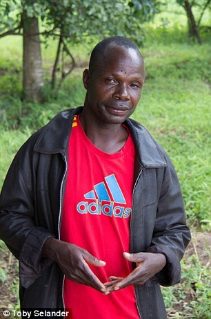 Adam Mwale, tatăl fetiţelor africane