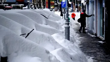 Cea mai rapidă metodă de deszăpezit mașina. Durează doar 2 minute