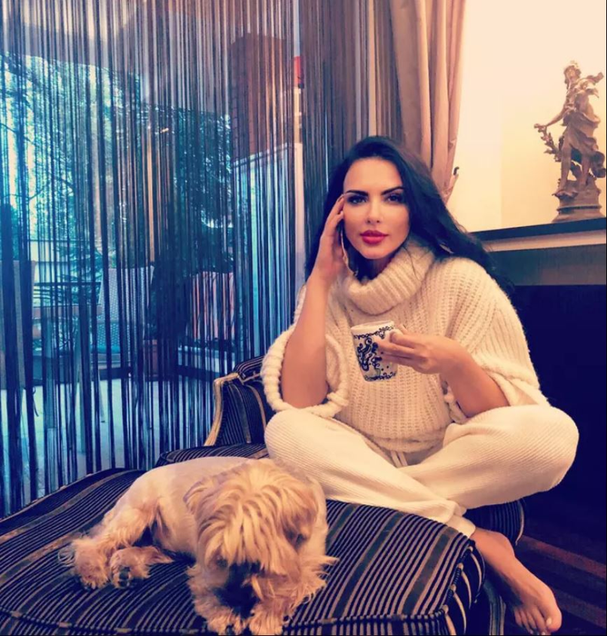 Cum arată casa în care locuiesc Ștefan Bănică Jr. și Lavinia Pârva. Vila din București are o curte impresionantă cu piscină