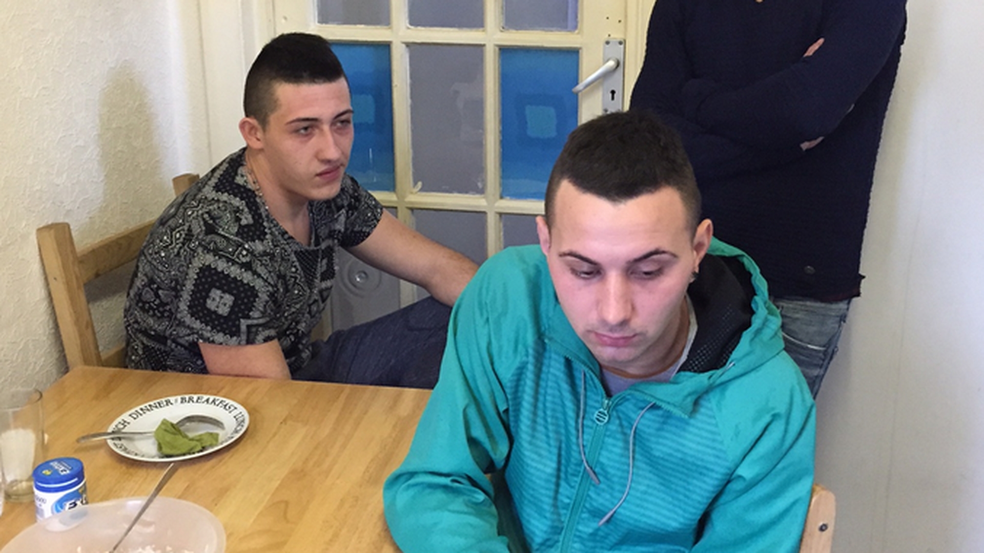 Caz tulburator pentru un grup de romani plecati la munca in Anglia! In ce hal au putut fi umiliti intr-o gara!