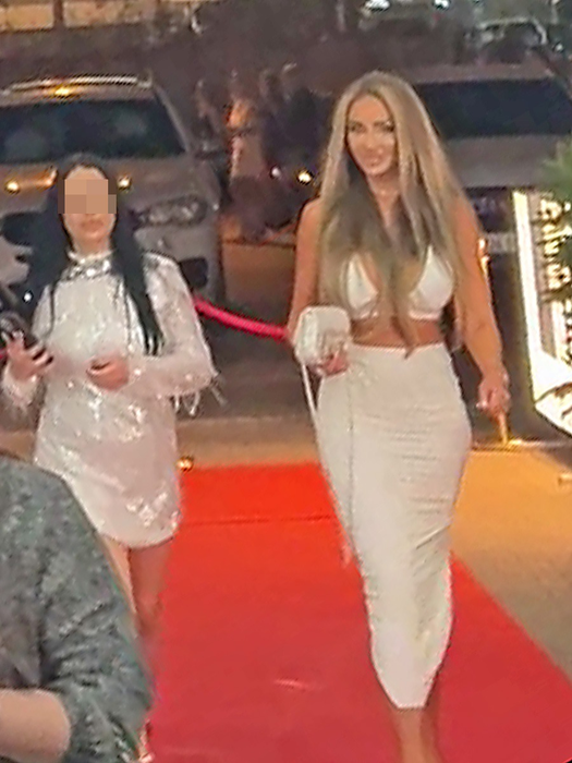 Bianca Drăgușanu s-a distrat alături de apropiatele ei (Foto: CANCAN.RO)