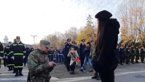 VIDEO| Moment emoționant astăzi, 1 decembrie. O tânără a fost cerută în căsătorie chiar de către iubitul său, soldat român