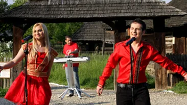 Marius (Datina): Ii multumesc colegei mele, Andreea, pentru rabdarea si fidelitatea din ultimii 9 ani