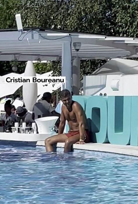 Cristian Boureanu, singur-singurel la piscină