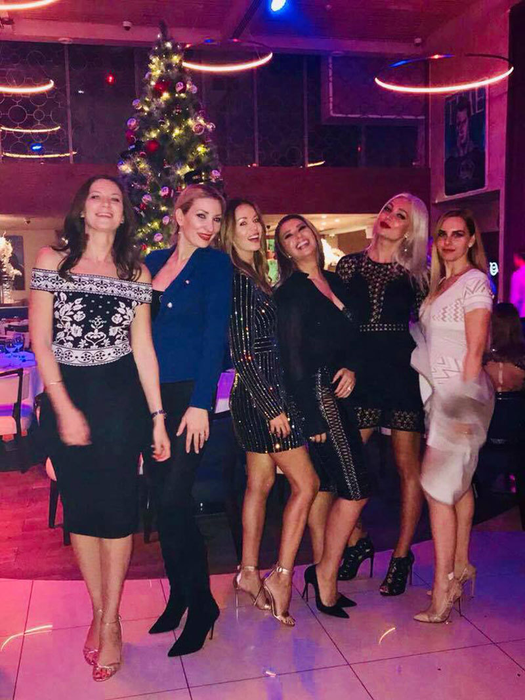 Anamaria Prodan şi Laurenţiu Reghecampf, Crăciun în Dubai. Sexy-impresara a organizat un concrus inedit. “Votaţi…”