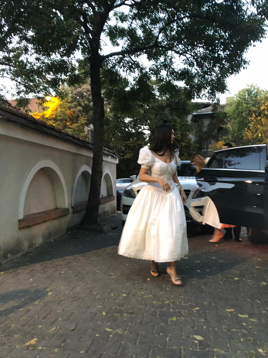 Elena Băsescu a ajuns la restaurantul unde urmează să aibă loc petrecerea de botz a micuței Anastasia